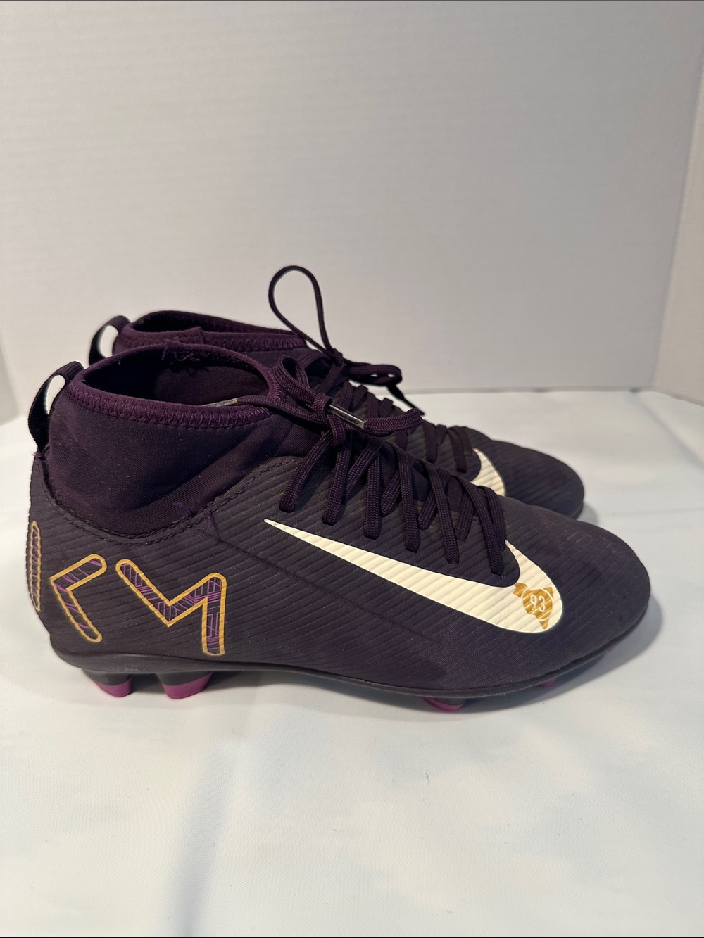 Nike Kids Purple Soccer Cleats with White Swoosh size 5Y - Picture 2 of 11